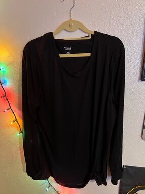 Old Navy Black Active V-Neck Long Sleeve Tee